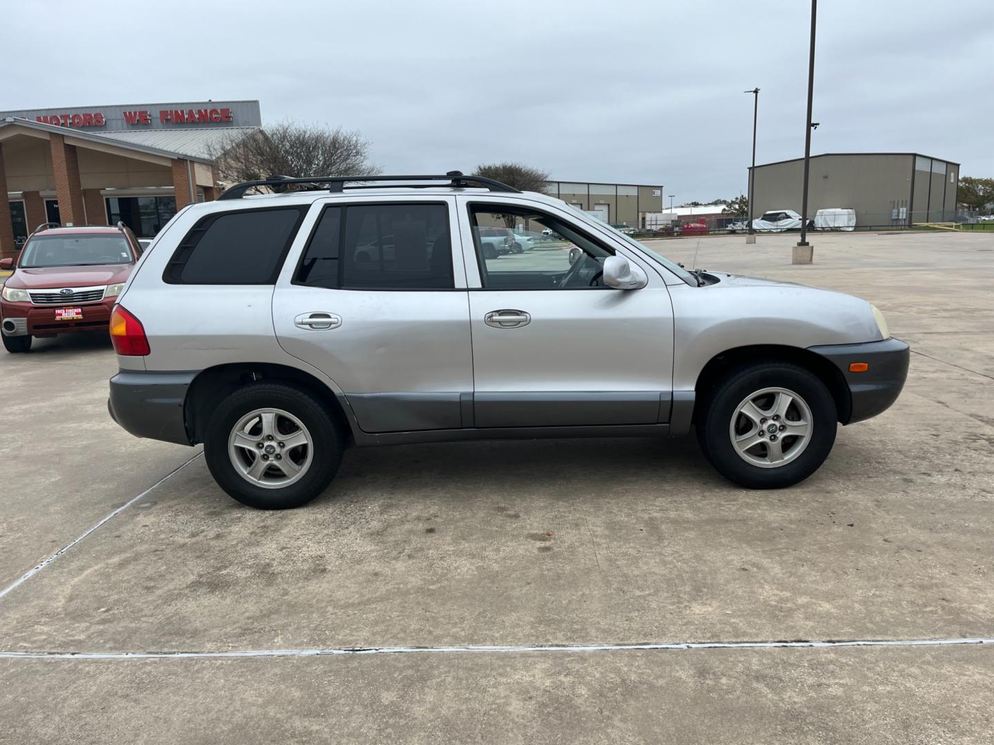 2003 SILVER /gray Hyundai Santa Fe GLS (KM8SC13D53U) with an 2.7L V6 DOHC 24V engine, 4-Speed Automatic Overdrive transmission, located at 14700 Tomball Parkway 249, Houston, TX, 77086, (281) 444-2200, 29.928619, -95.504074 - Photo#7